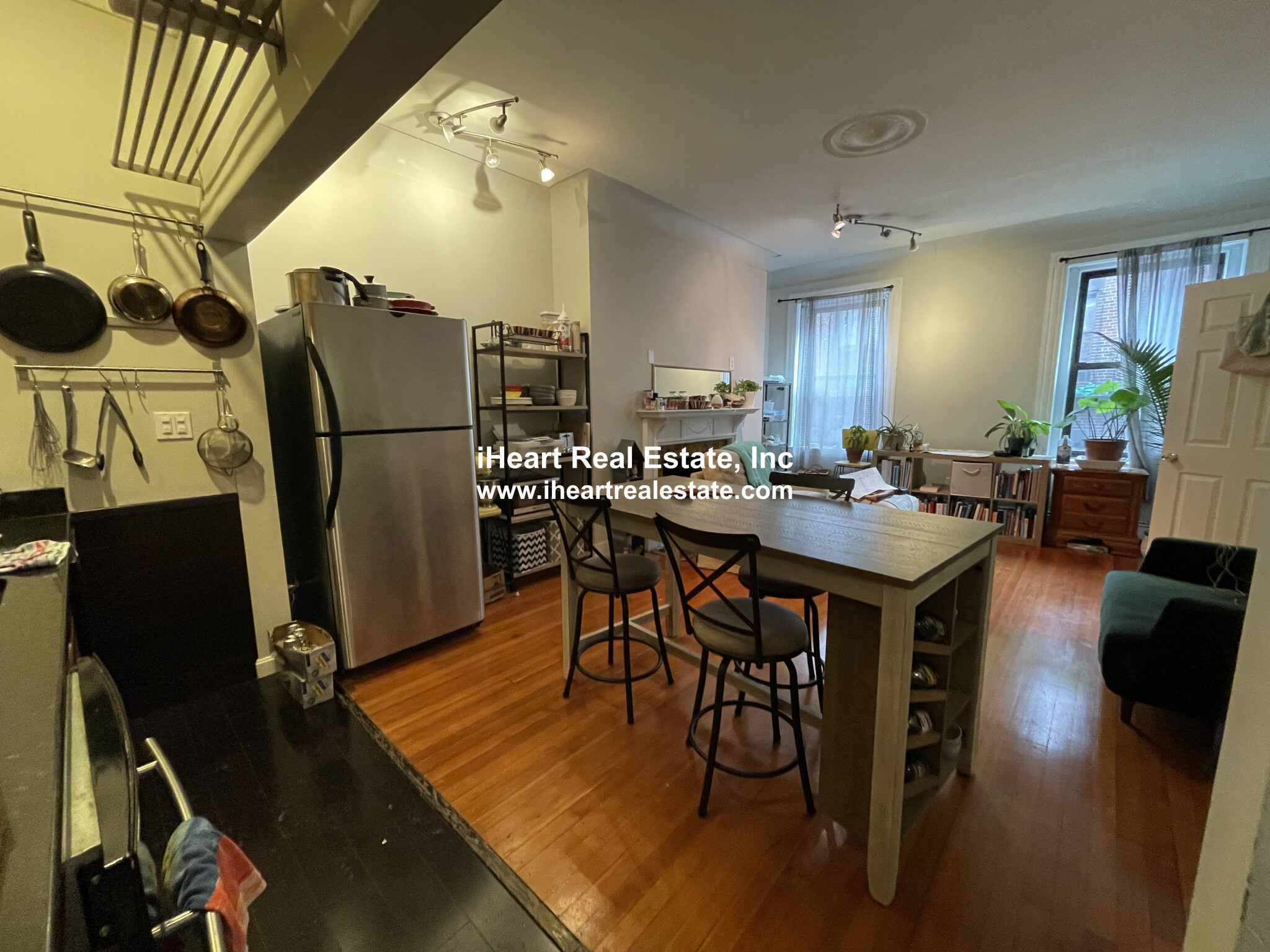 591 Beacon St, Fenway