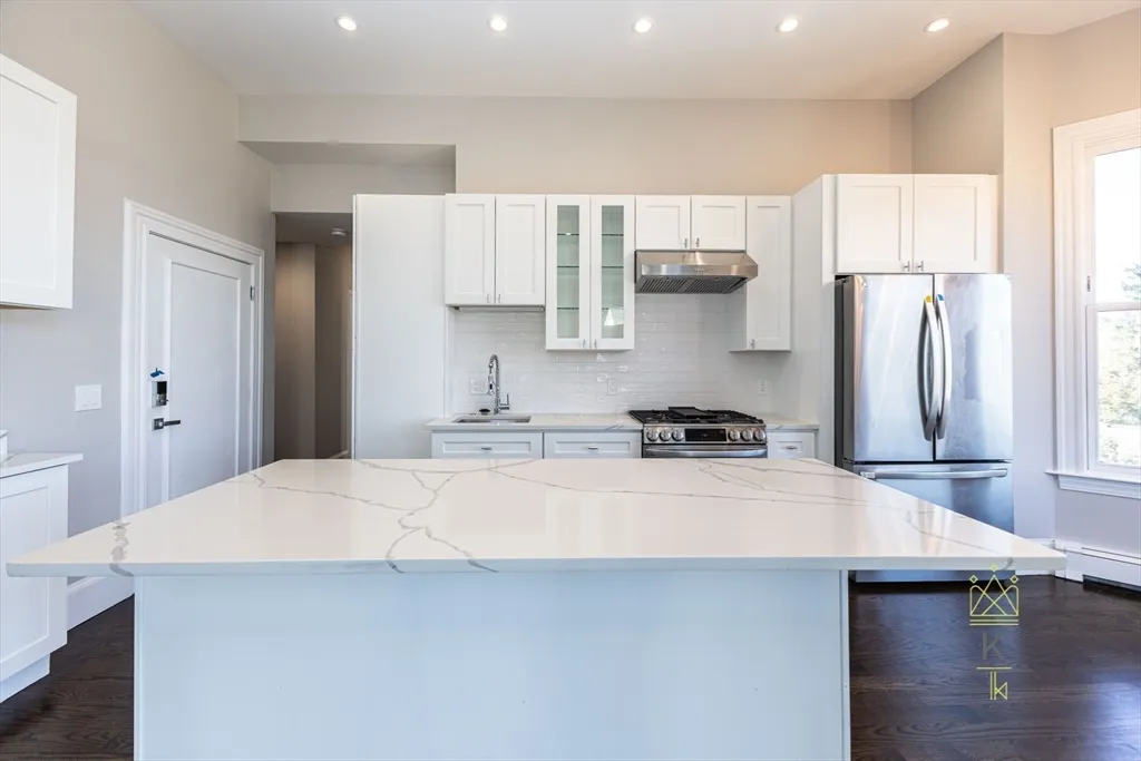 85 Regent St, Roxbury