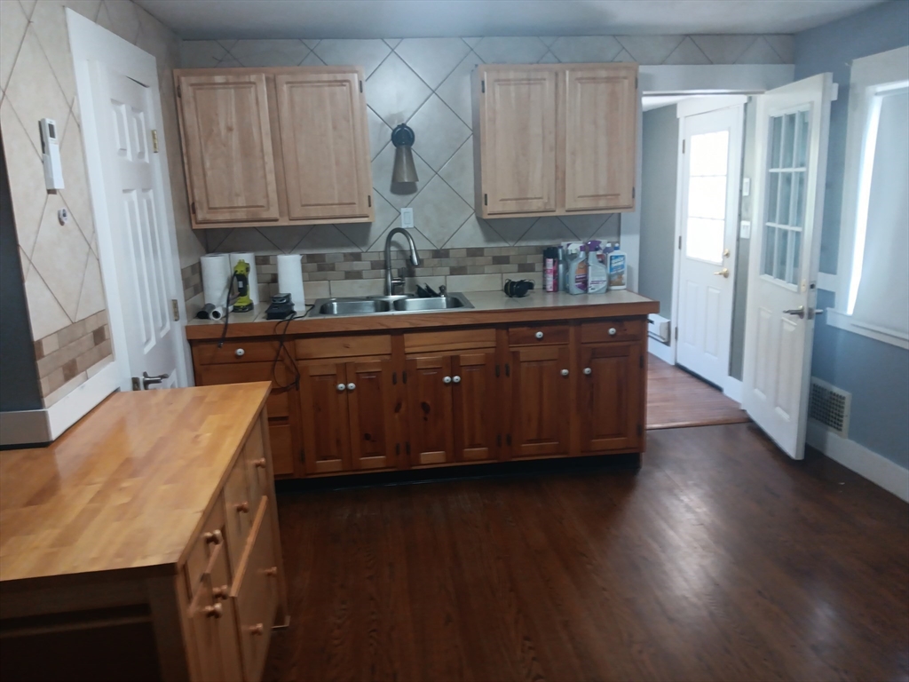 6 Taylor Ct, Worcester