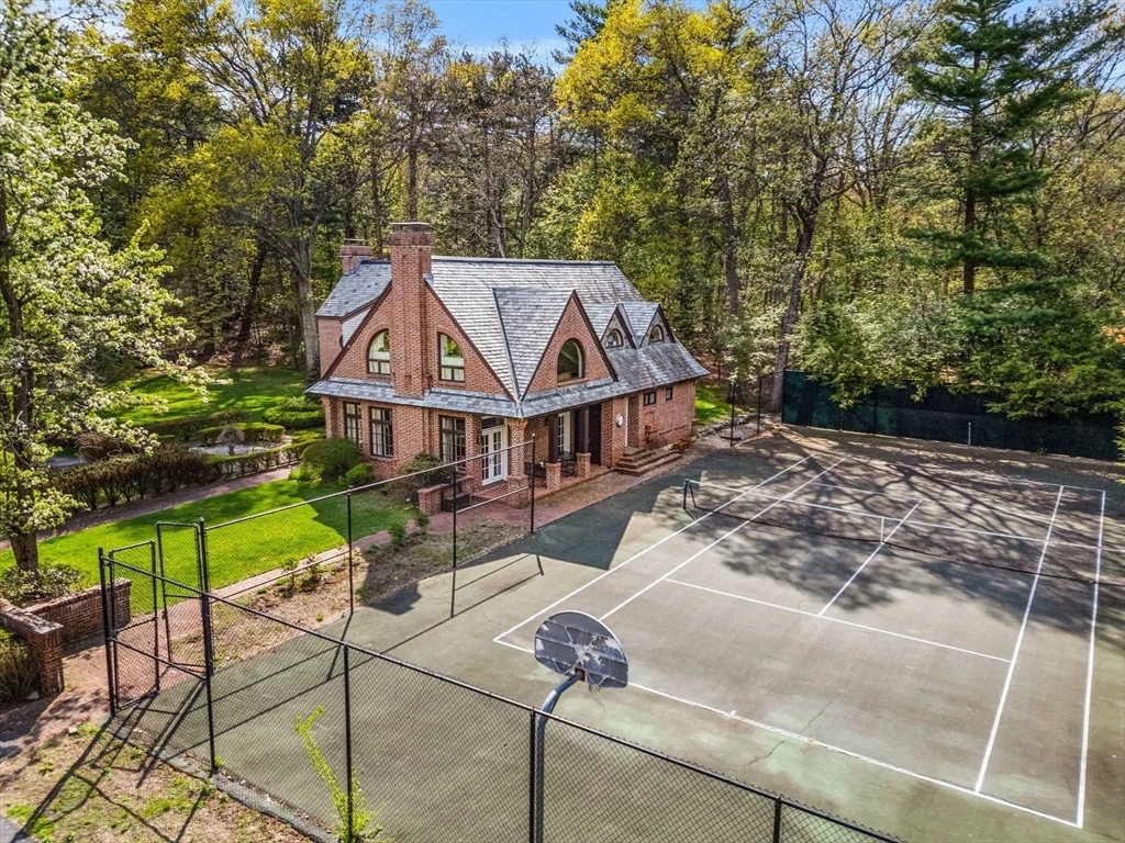 110 Juniper Rd, Belmont