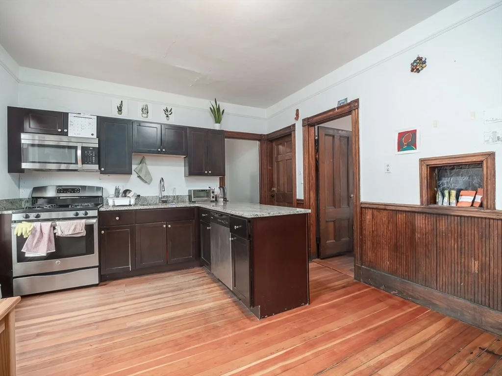 318 Beacon St, Ward Two
