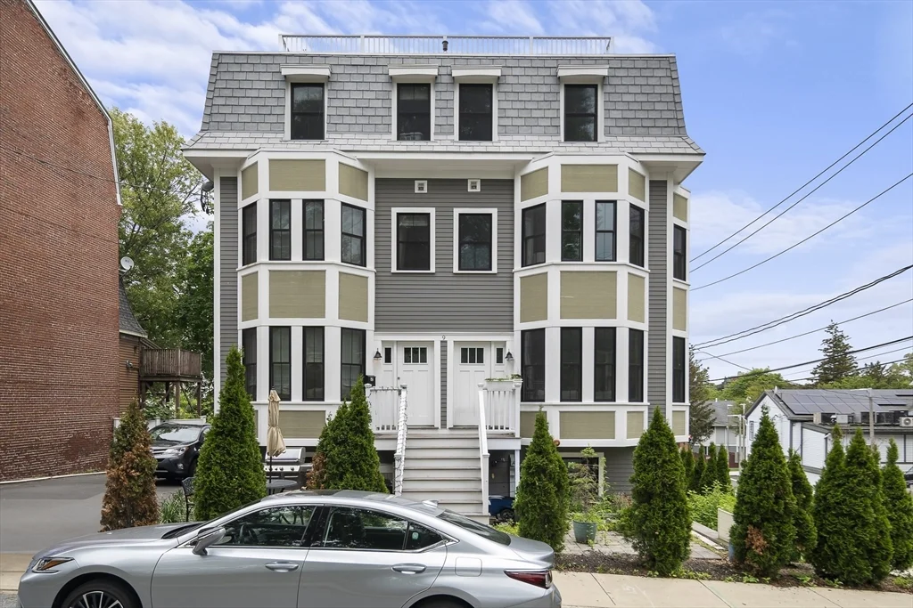 9 Cedar St, Roxbury