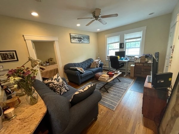 1714 Commonwealth, Brighton