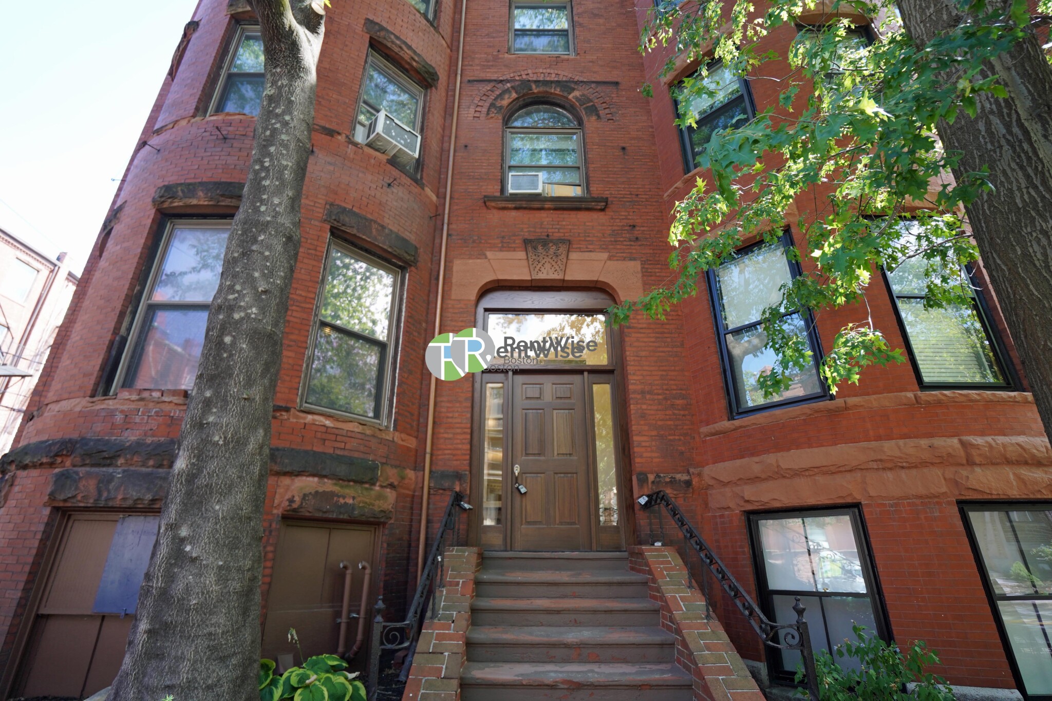 45 Carlton St, Longwood