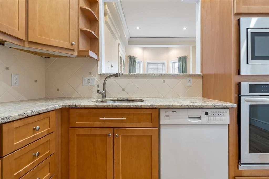 216 Commonwealth Ave, Back Bay