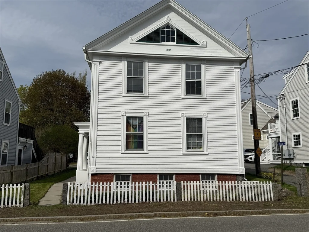 32 Mount Pleasant St, Rockport