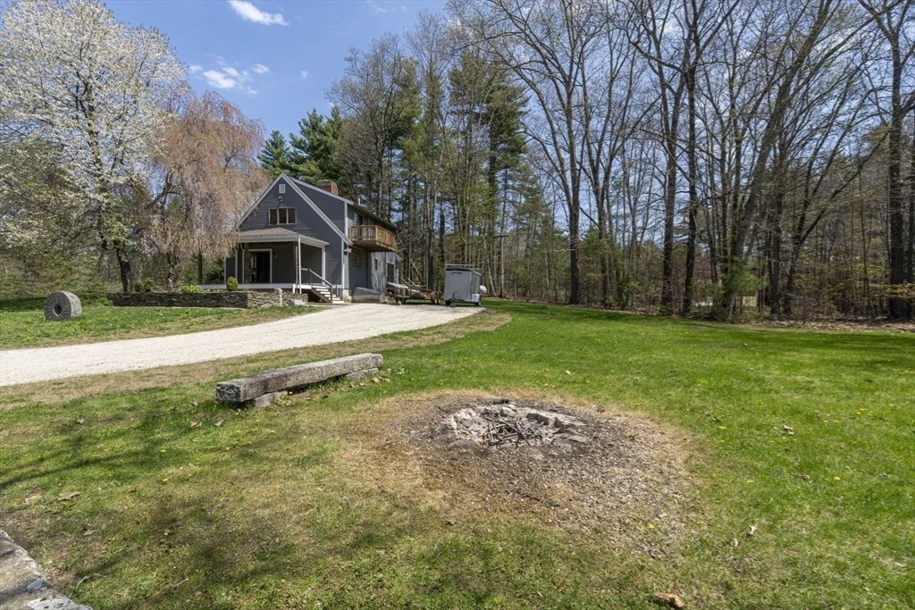 6 Pine Woods Rd, East Kingston
