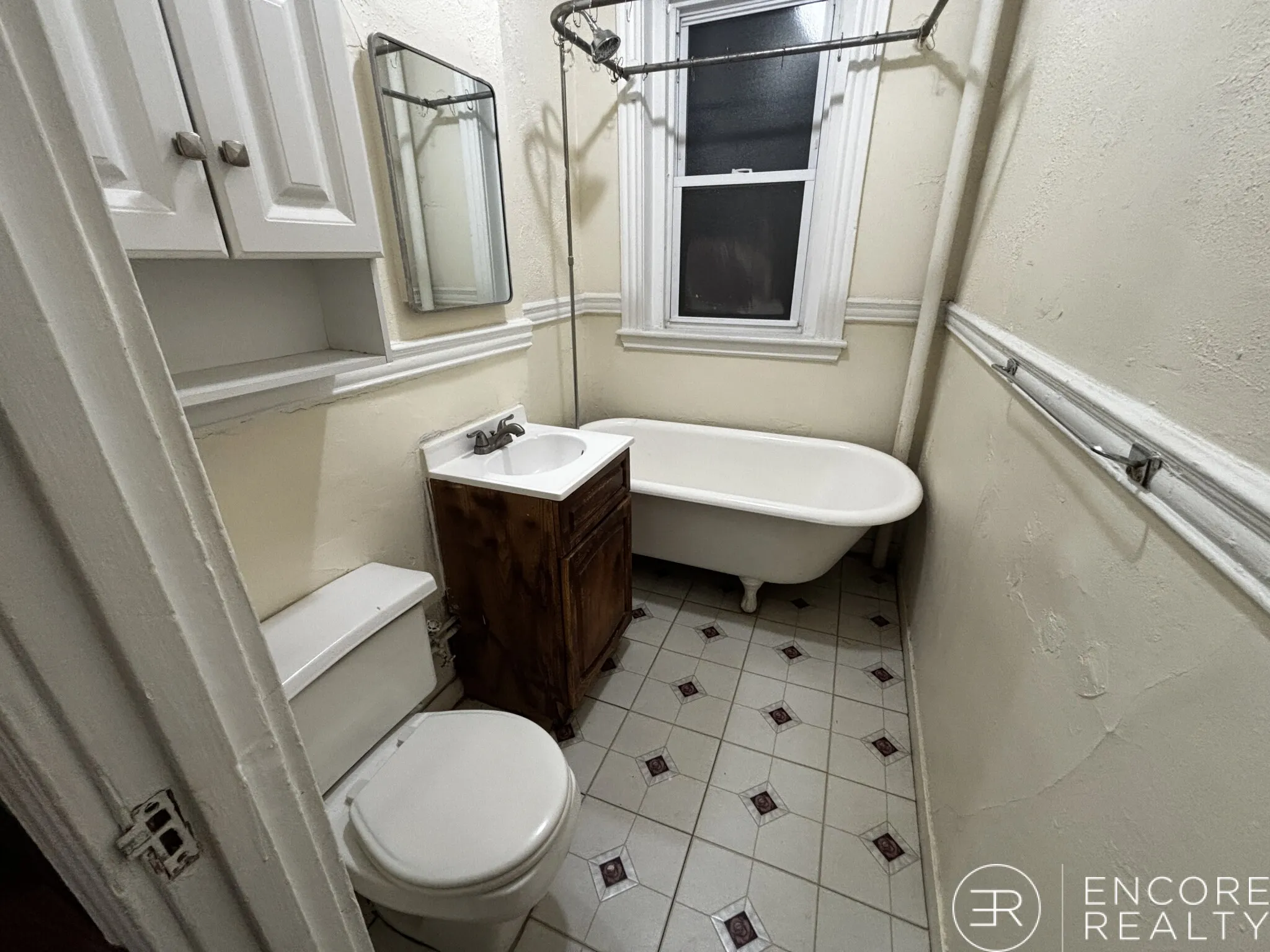 364 Riverway, Mission Hill