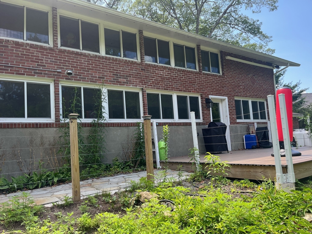 16 Foster Rd, Lexington