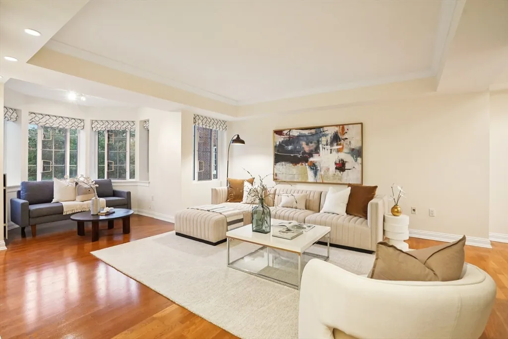 20 Chapel St, Longwood