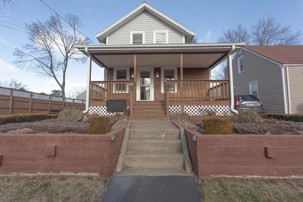 14 Vanness Rd, Weymouth