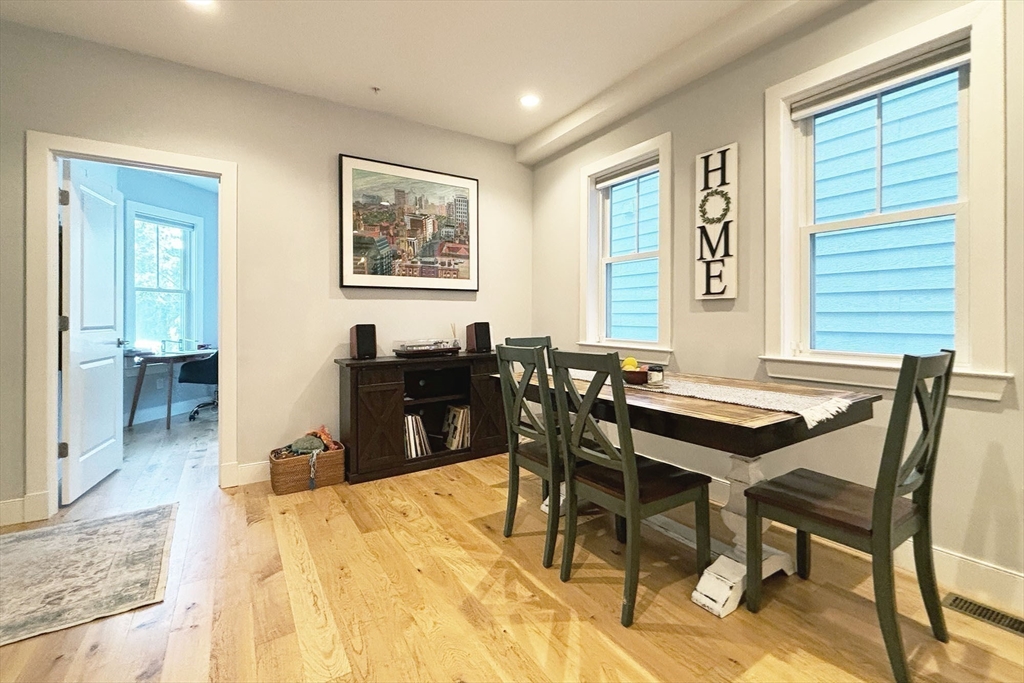 335 Maverick St, East Boston