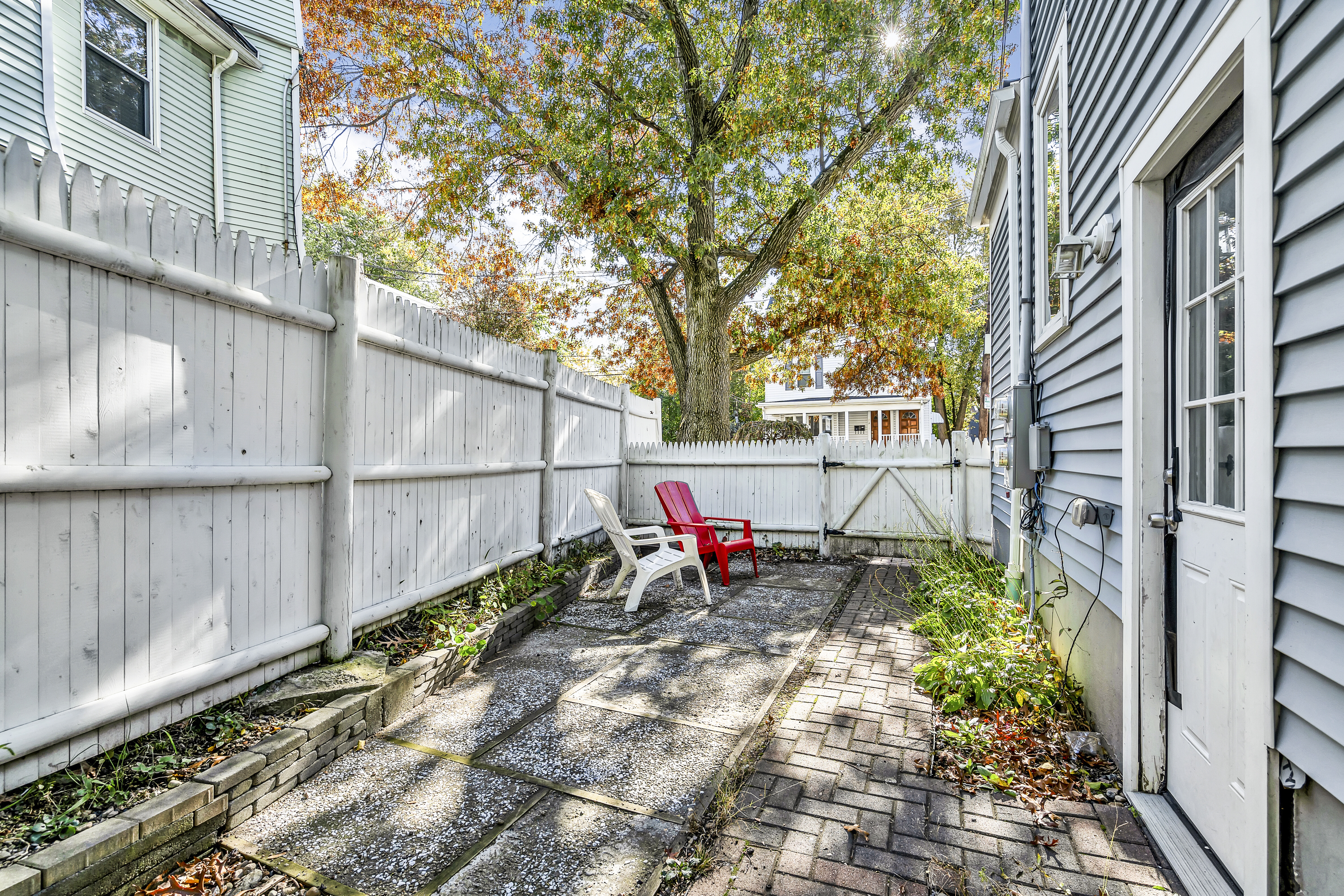 4 bed, 2.5 bath apartment for rent at 12 Bradbury St Unit 12, Allston — photo 29 of 30