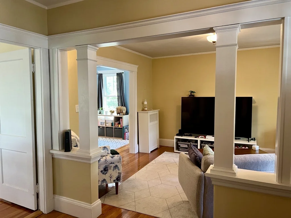 52 Mount Vernon St, Arlington Heights