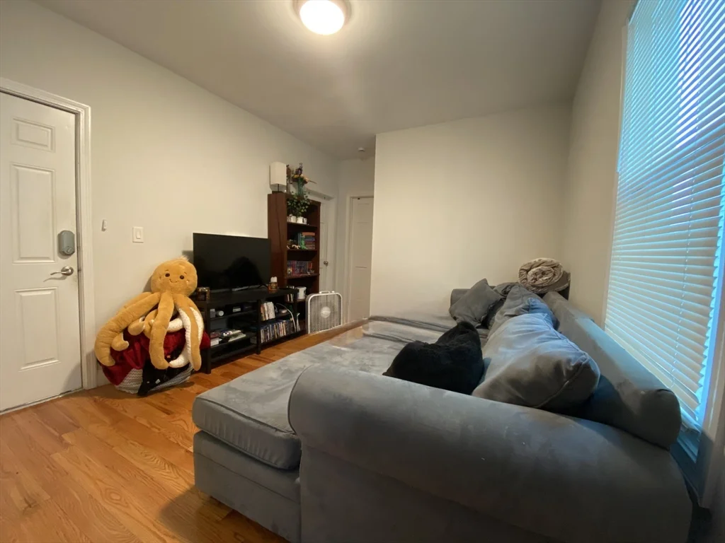 417 Cardinal Medeiros Ave, Wellington-Harrington