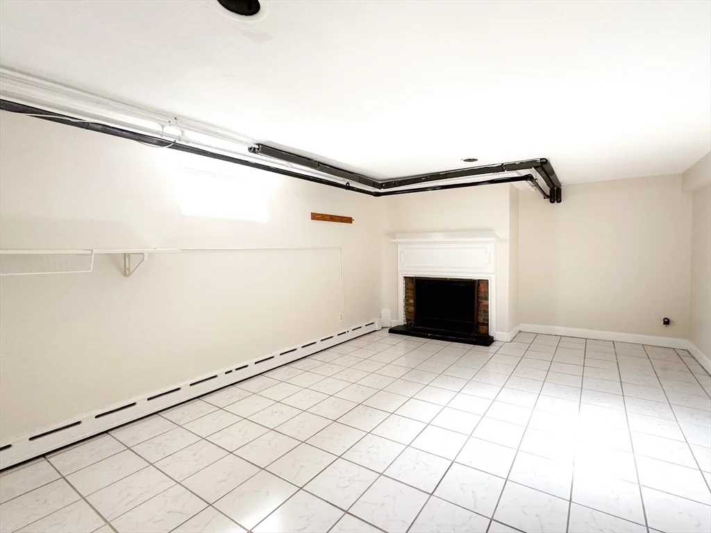 92 Woodcliff Rd, Chestnut Hill