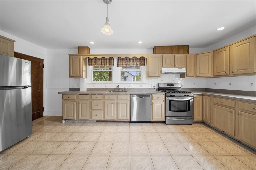 180 Faneuil St, Brighton