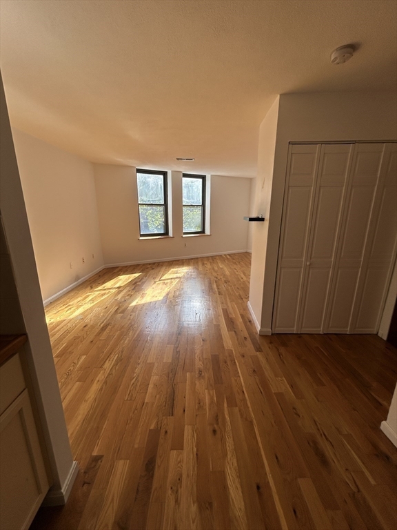 386 Commercial St, North End