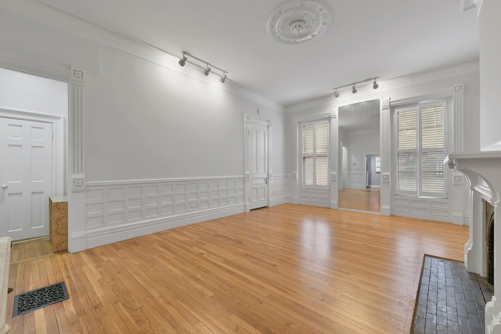 240 Marlborough St, Back Bay