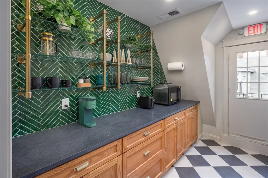 44 Winslow Rd, North Brookline