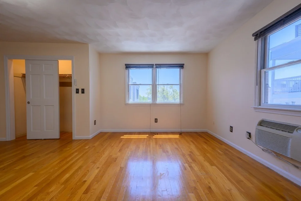 1440 Columbia Rd, South Boston