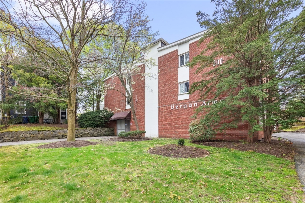 300 Tremont St, Newton