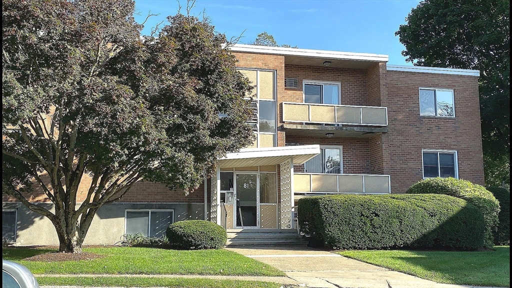 81 Lionel Ave, Waltham