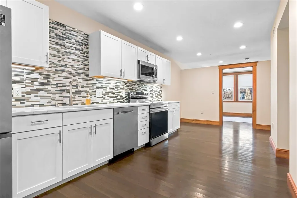 44 Maple St, Danvers Center