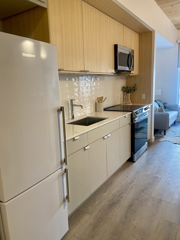 154 Broadway, East Somerville