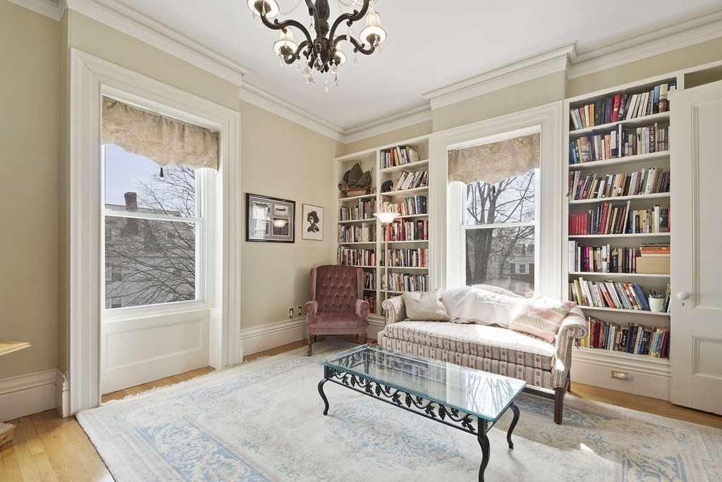 519 Main St, Waltham