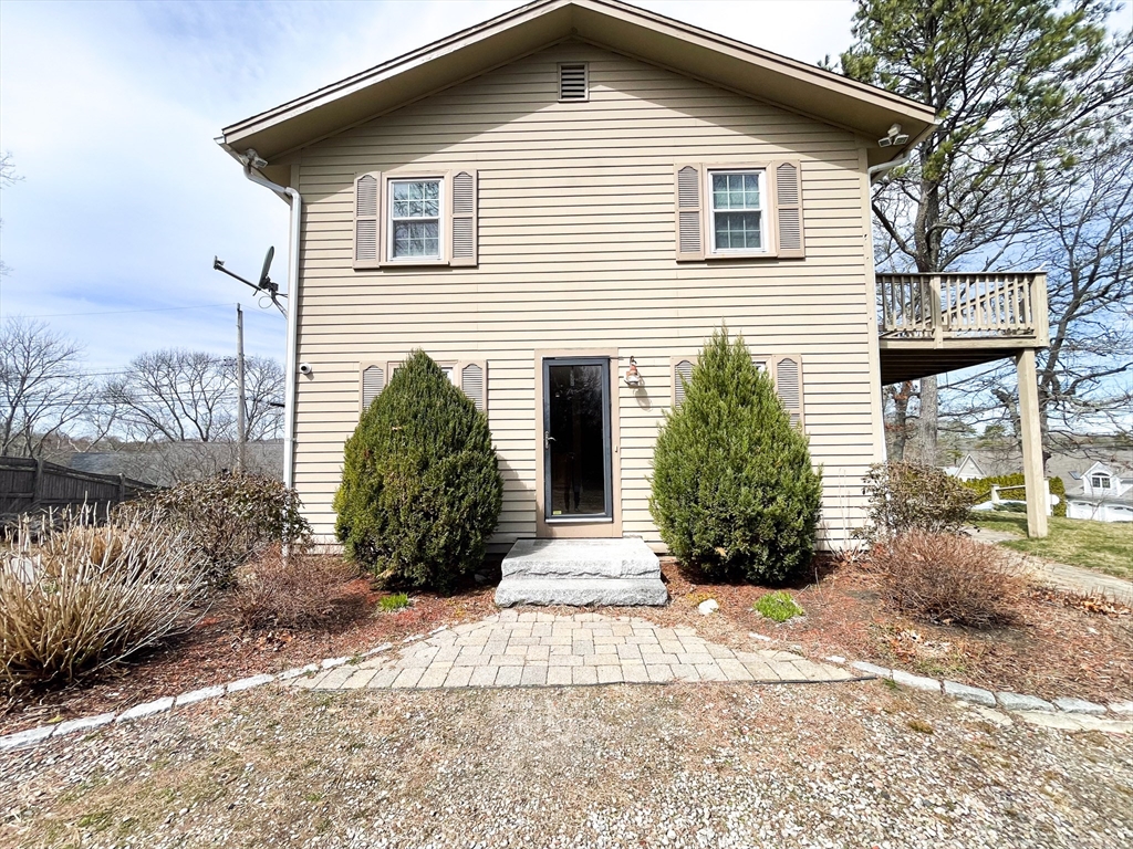 92 James Cir, Mashpee