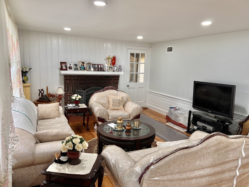 470 Pleasant St, Canton