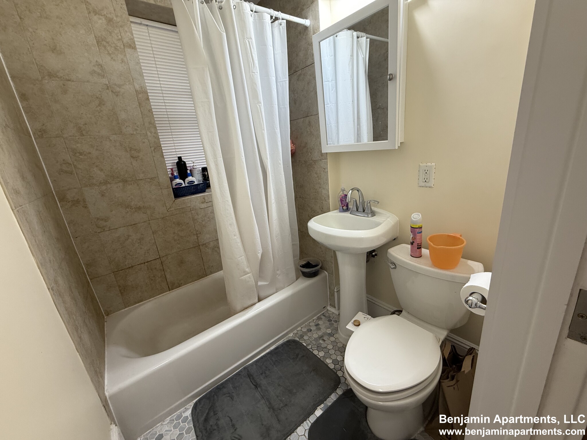 887 Huntington Ave, Mission Hill