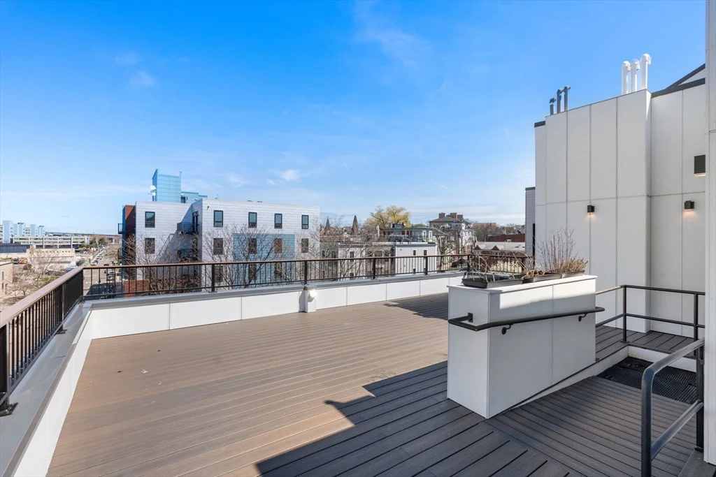277 Border St, East Boston