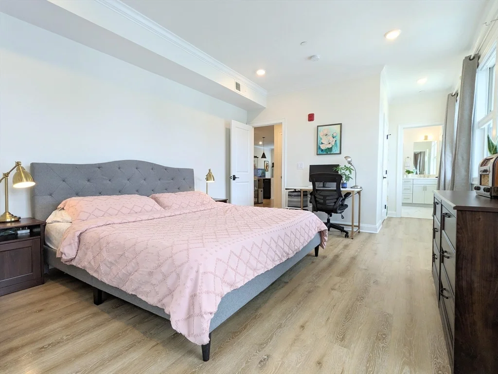 4281 Washington St, Roslindale