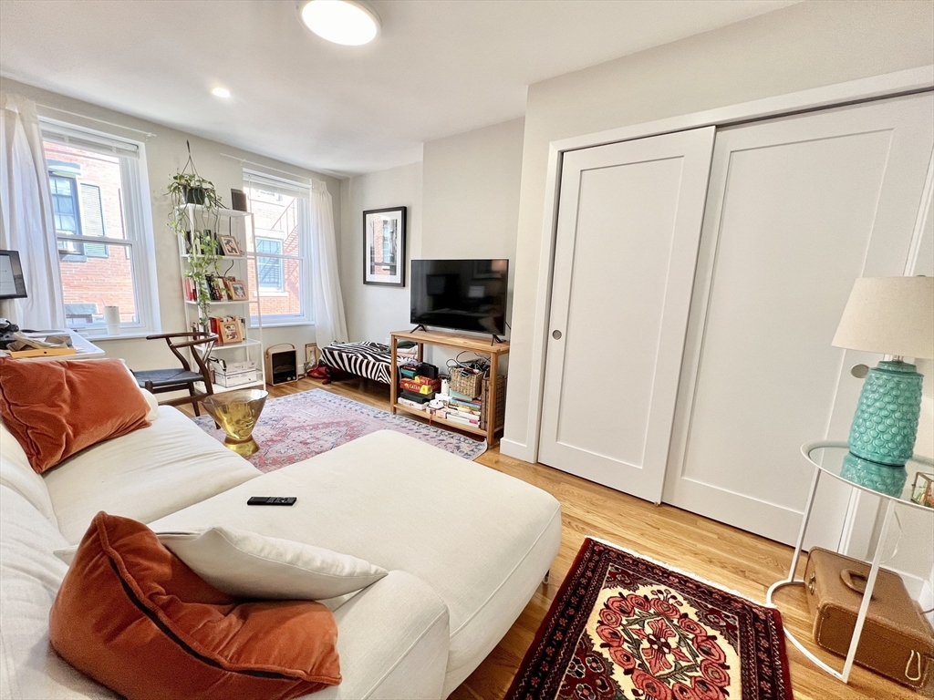 3 Garden Ct St, North End