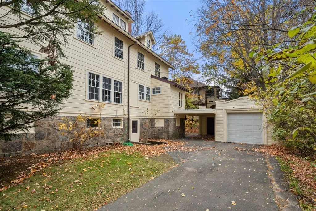 161 Clinton Rd, Fisher Hill