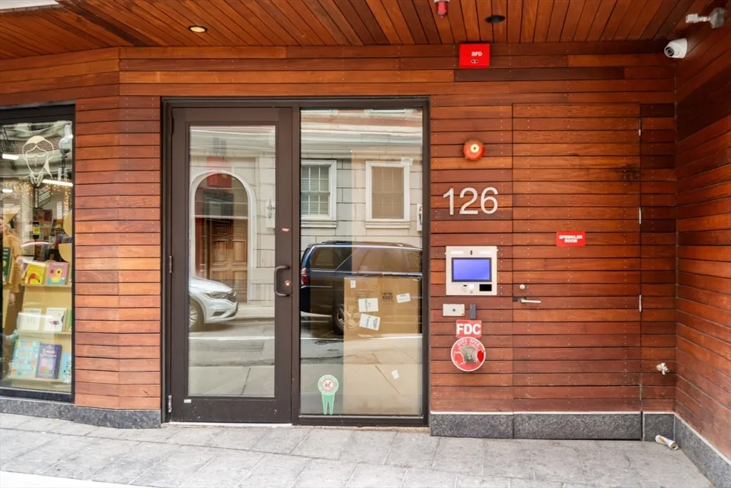 126 Salem, North End