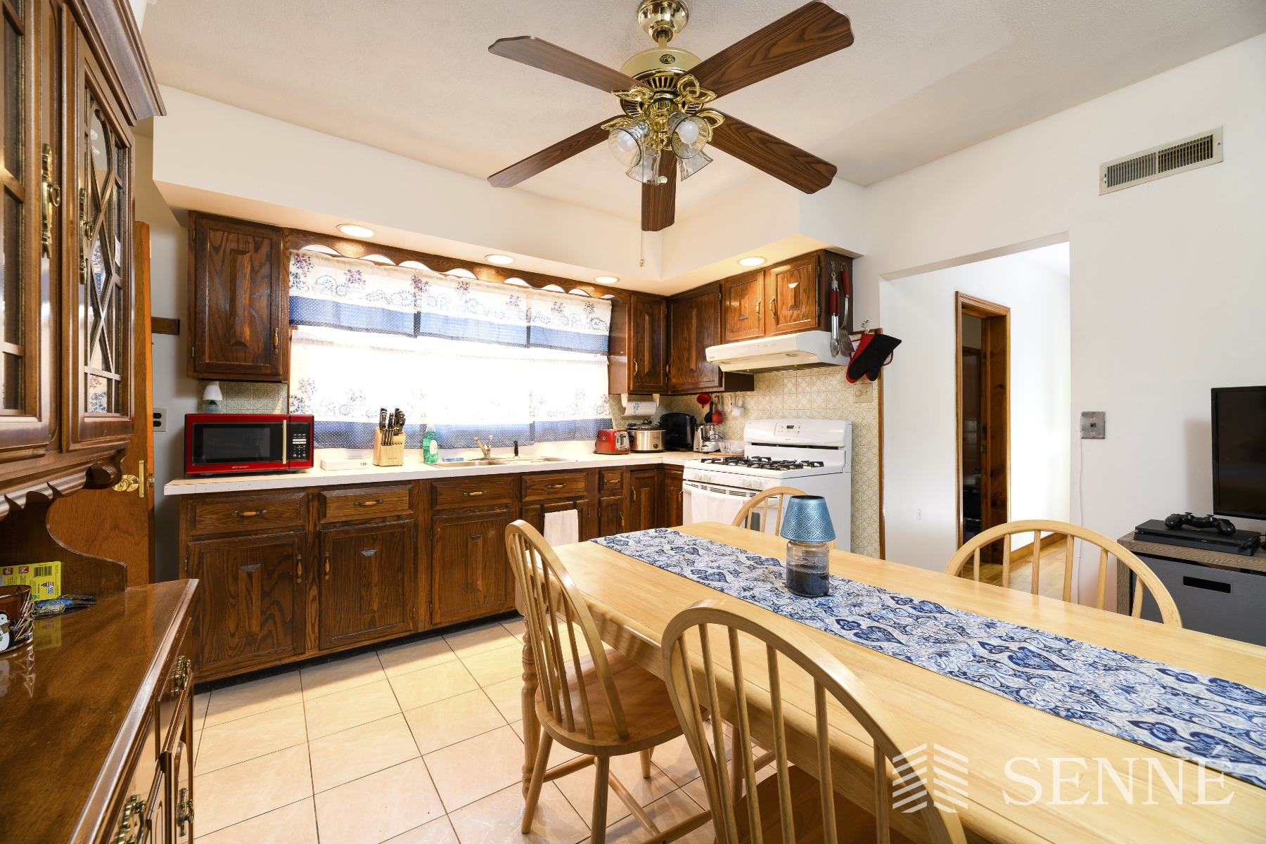 49 Concord Ave, Ward Two