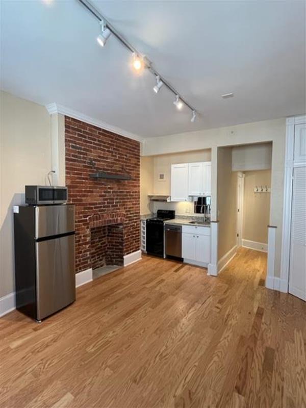 888 Massachusetts Ave, Riverside