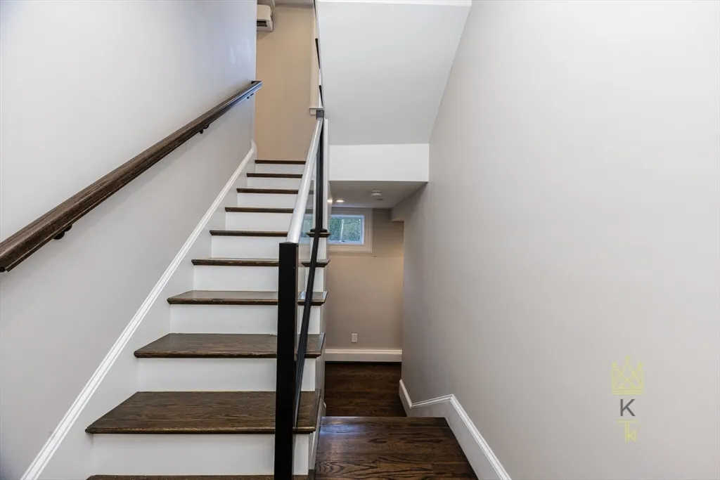 85 Regent St, Roxbury