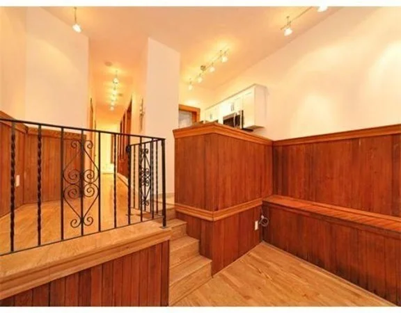 33 Charter St, North End