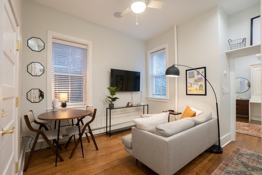 1 bed, 1 bath apartment for rent at 68 Phillips St Unit 2, Beacon Hill — photo 1 of 9
