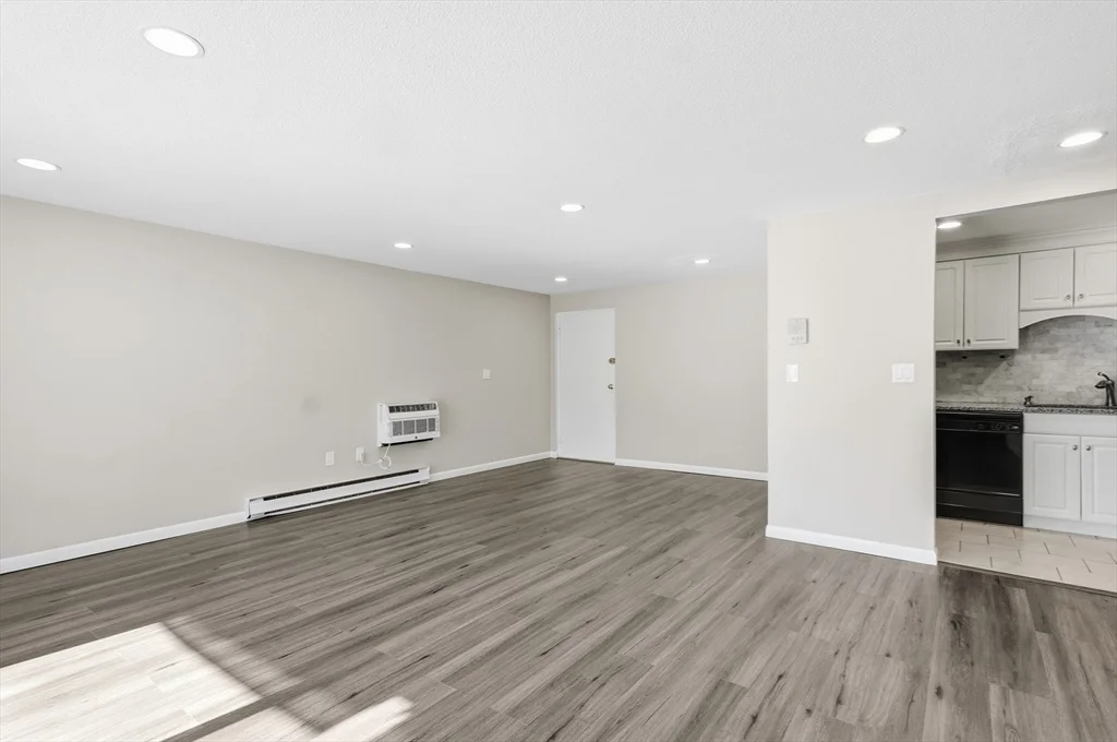 18 Fountain Ln, Weymouth