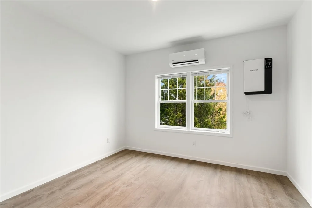 50 R Maplewood Ave, Gloucester