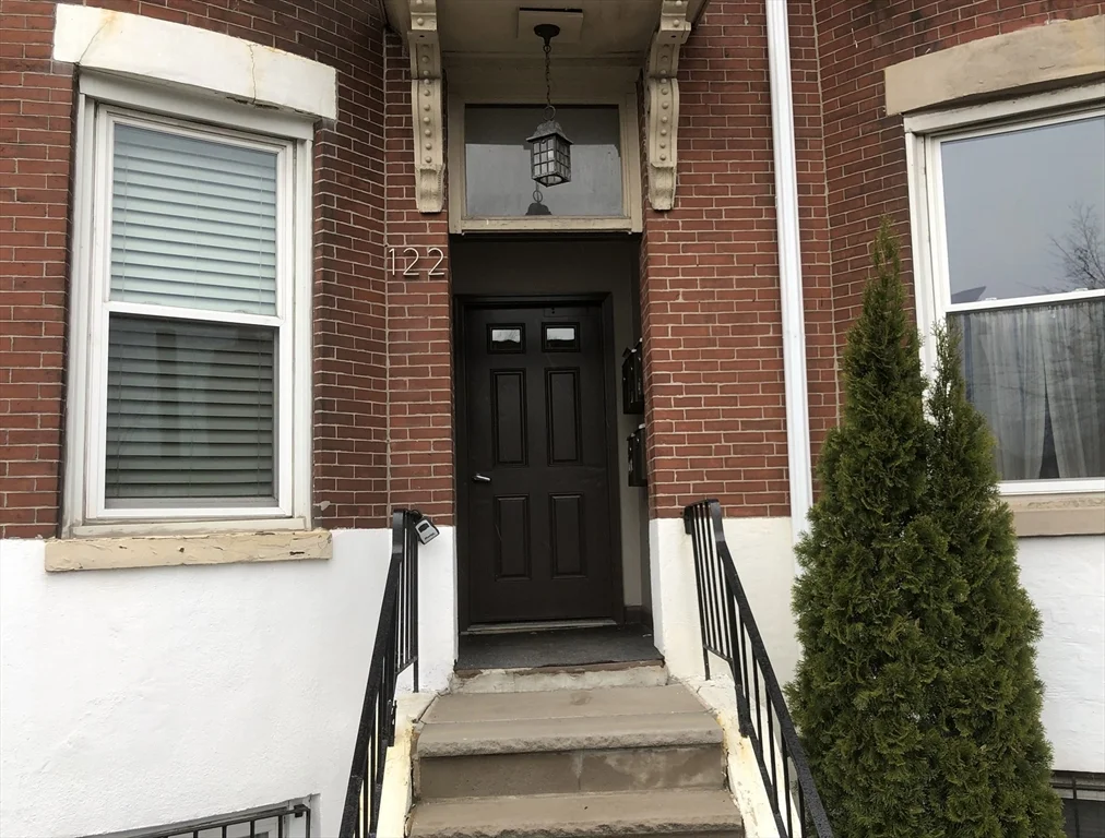 122 London, East Boston