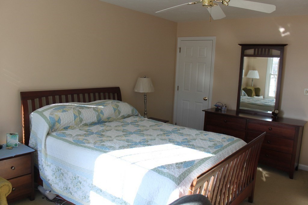 7 Deer Run Dr, Shrewsbury