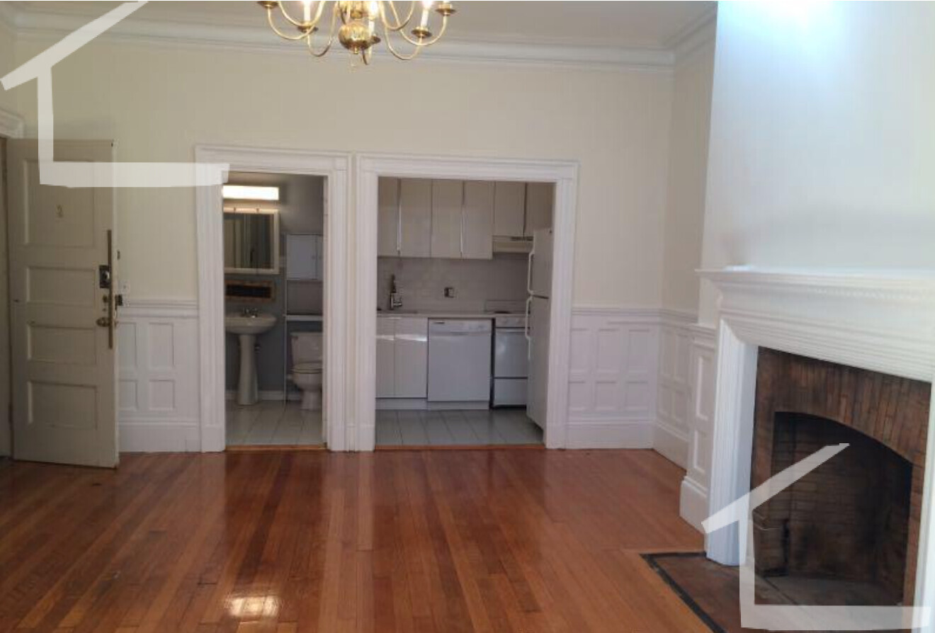 869 Beacon St, Fenway