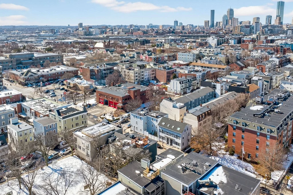 170 W 3rd St, South Boston