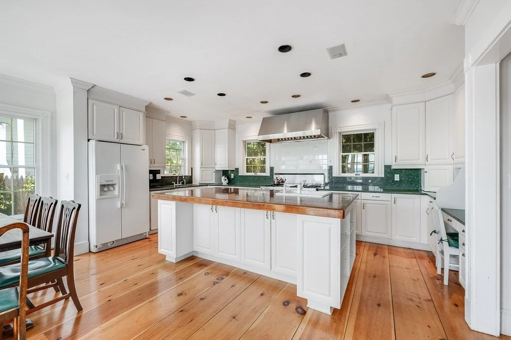 4 Spray Ave, Marblehead